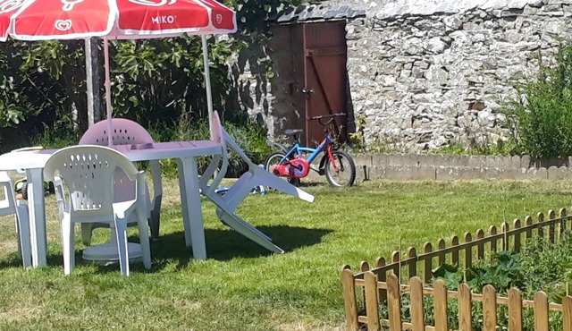 house in the countryside, near beaches and hiking trails including the GR34