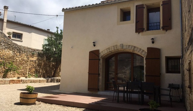 House in the heart of the vineyard Guinand