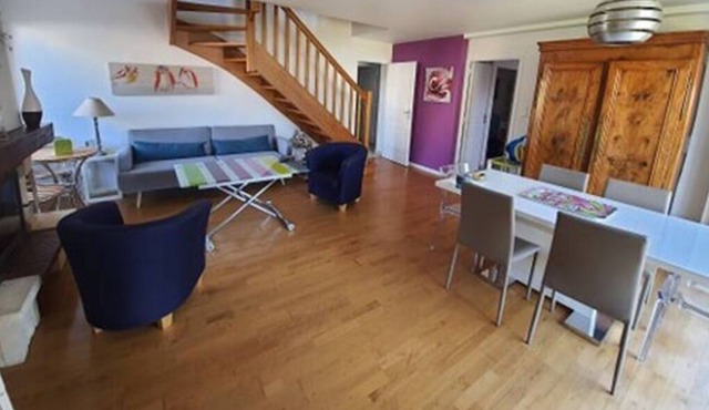 HOUSE IN THE HEART OF A SMALL TOWN WITH CHARACTER