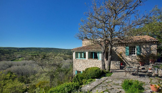 House in the heart of the scrubland near Walls and other perched villages of the Luberon