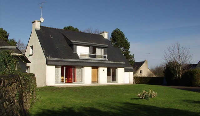 House in the heart of the village with a large enclosed garden