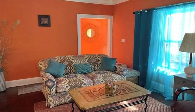 House in the Hood 3-bedroom SE Cleveland with WiFi