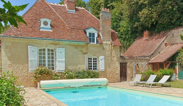 House in the Loire valley with pool