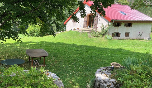 House in the middle of fields with direct access to the Valserine river