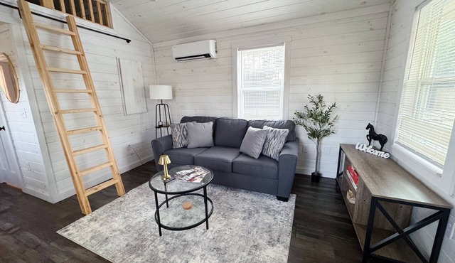 House in the Pines - Tiny Home Near Southern Pines