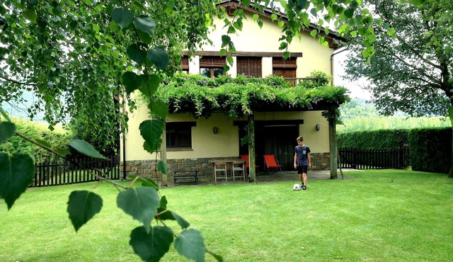 House in the Vall d'en Bas, near bike lane-free swimming pools. Fantastic views.