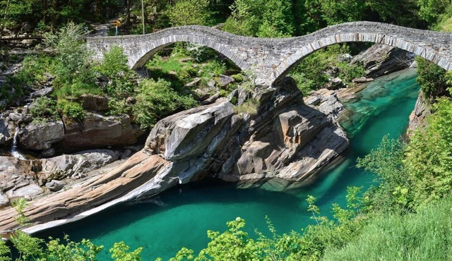 House in the Verzasca Valley, near the river, ideal for families and hikers
