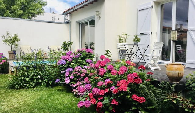 House in Toulouse with garden & pool near downtown (subway rose garden)