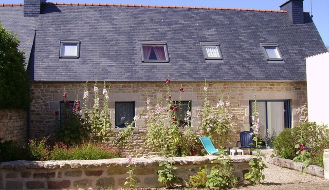 House in Tronoën, close to the beach, la Torche, good amenities