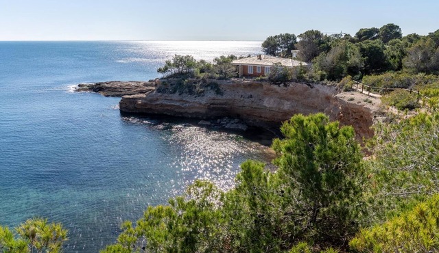 House in unique location with panoramic sea views
