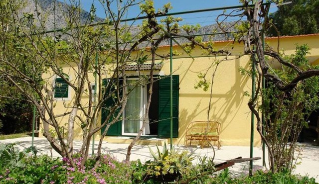 House is situated in a small place Drevenik on Makarska Riviera.