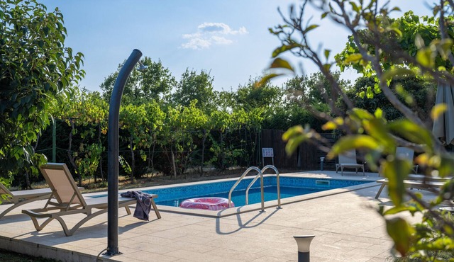 House Katharina up to 7 People Private Pool and Large Garden Oasis by 22Estates