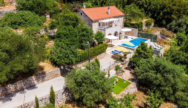House Kočan-Four Bedroom Villa with Terrace and Swimming Pool