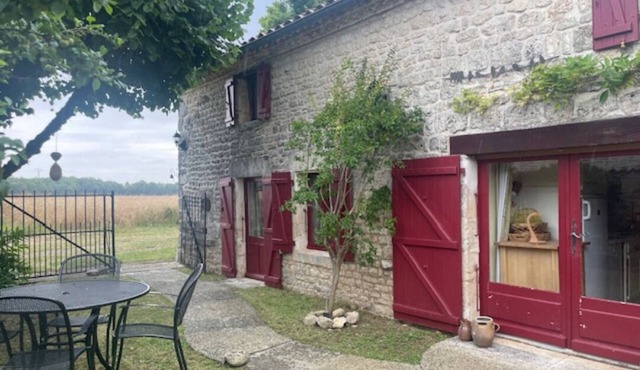 House 'Le Puits du Bonheur' a rural gite.