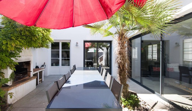 House LES BURONS .