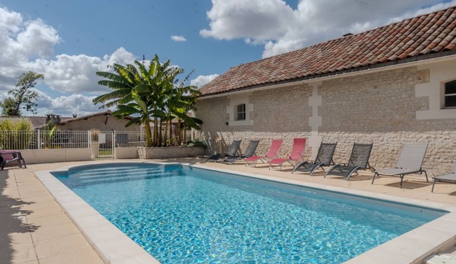 House 'Les Roses De Jonzac' with private pool, private terrace, and Wi-Fi