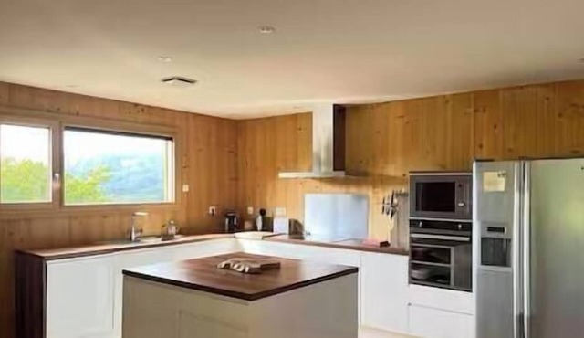 House Lidamellia-10pers.+ Jacuzzi- Large garden- Parking