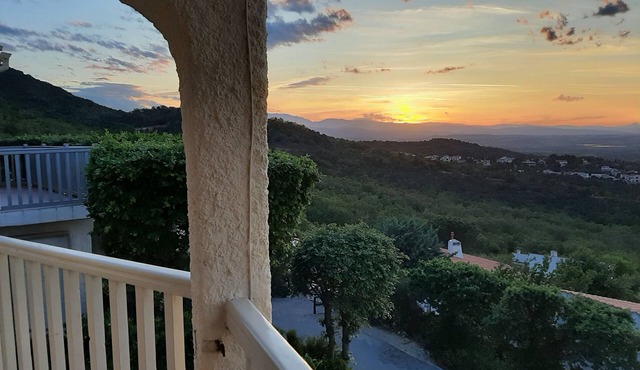 House Lila Jade.with studio Mia.180° sea and mountain view 6/7 pers.