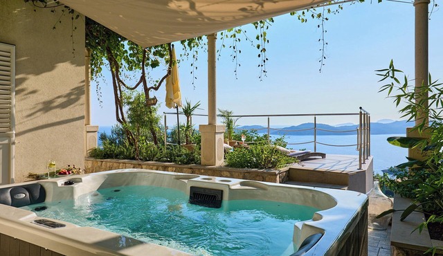 House Lilla with Private Hot Tub