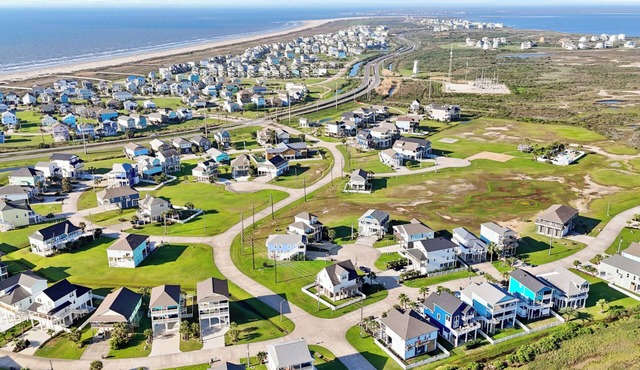 House listing with beautiful bay views, walking distance to pool and beach