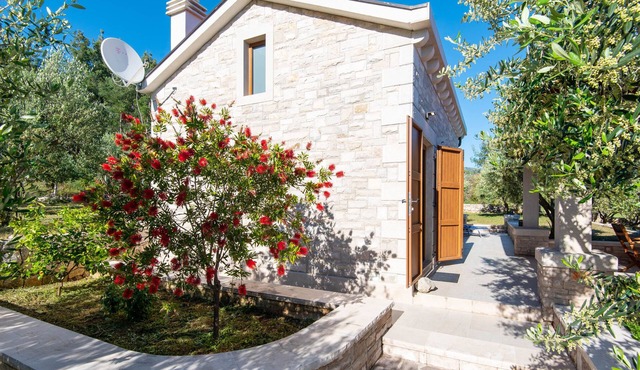 House Little Stone House (21523-K1) - Orebic