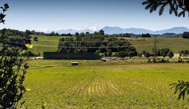 HOUSE living room kitchen terrace, 2 bedrooms, 1 bathroom with washbasin and WC