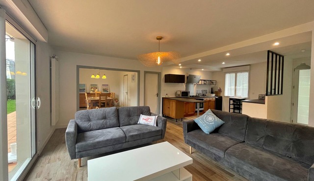 House located in a quiet area, close to the town center.