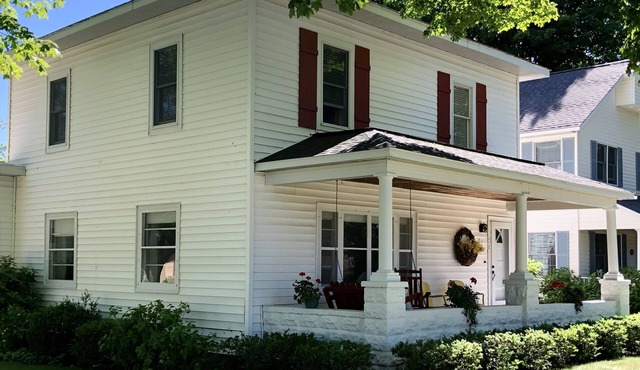House located in downtown Frankfort 5 blocks from Lake Michigan!