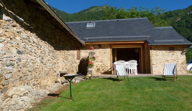 House located in Laruns in the small hamlet of Goust