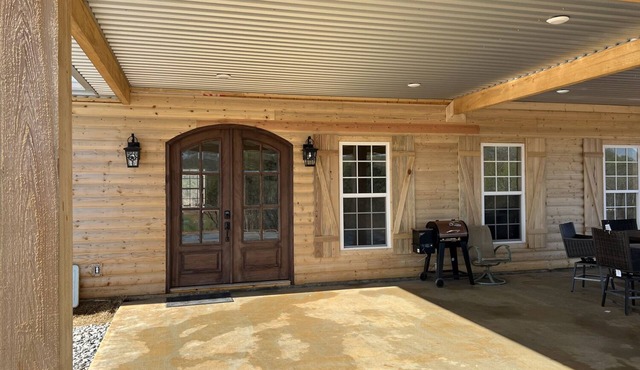 House Located Less Than 3 Miles of Grenada Lake
