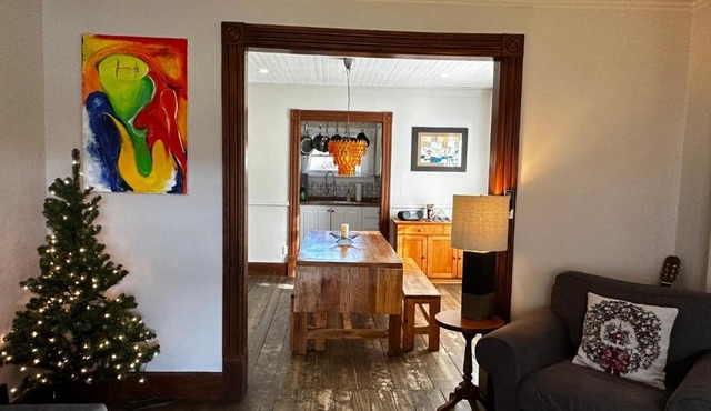 House & loft, pool table, ping-pong, fireplace, AC