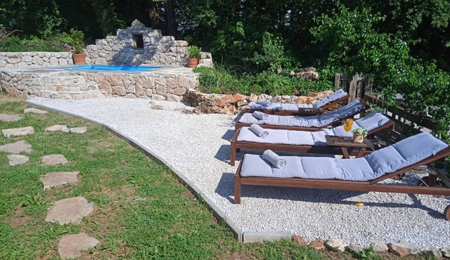 House Mali dvori (81161-K1) - Krivodol
