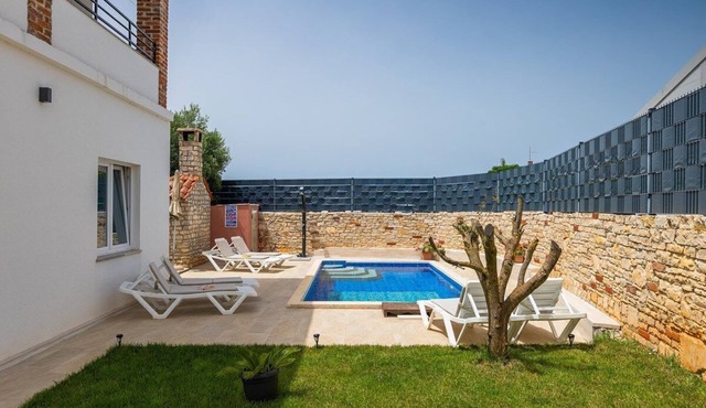 House Marlena (74316-K1) - Pula