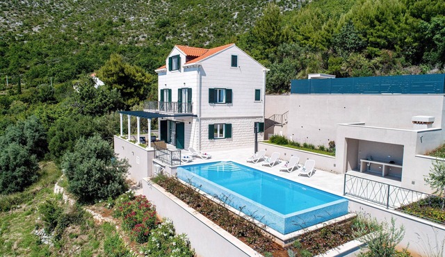 House Maro-infinty pool with splendid view