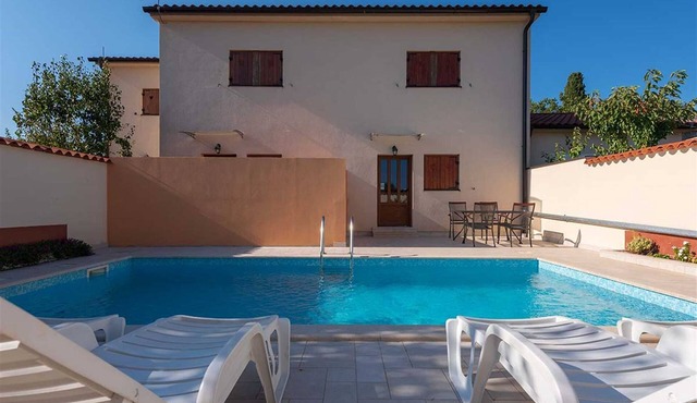 House MELLY with Swimming Pool