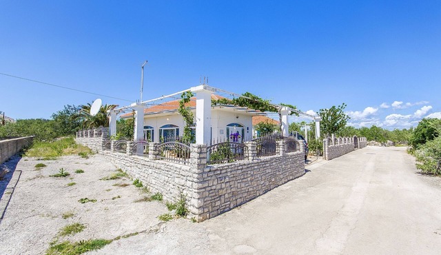 House Mladen (44771-K1) - Grohote