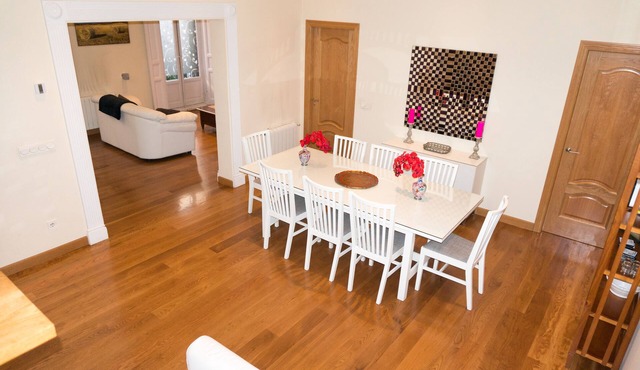 House Moratín. Duplex 240m Center.