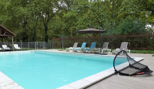 * House Morin Castle, exceptional setting on the edge of the channel Garonn