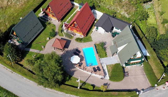 House Mountain Resort - 3 Chalets with pool & spa near Risnjak , Gorski kotar