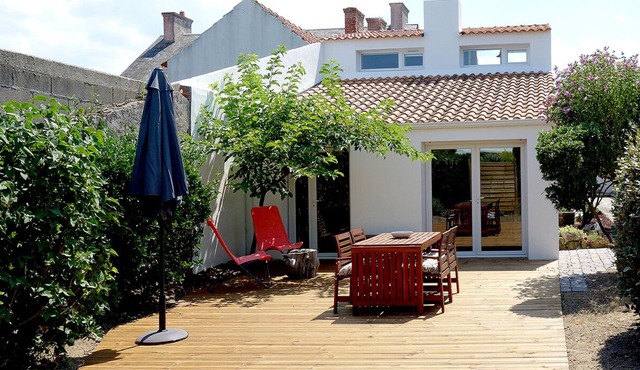House near beaches and town center