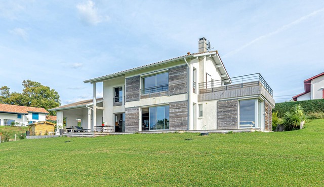 House near Biarritz. Arcangues golf course 2.5km away.