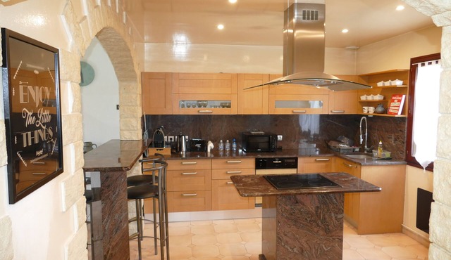 House near Disneyland and Paris, Hammam and Spa. Walled garden