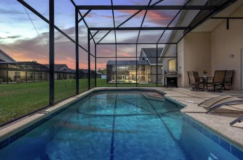 House Near Disney & Universal 4-Bedroom w Private Pool Orlando