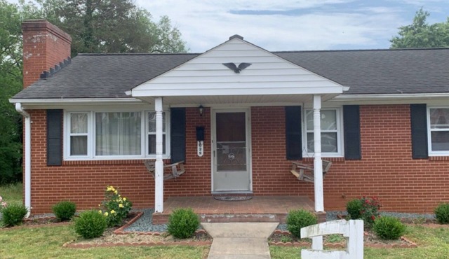 House near Downtown and UVA location!