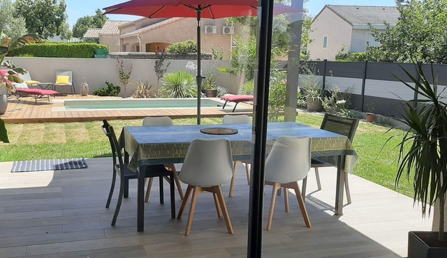 House near downtown in private driveway