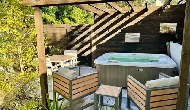 HOUSE NEAR GOLF COURSE! 10 MINS TO THE BEACH!