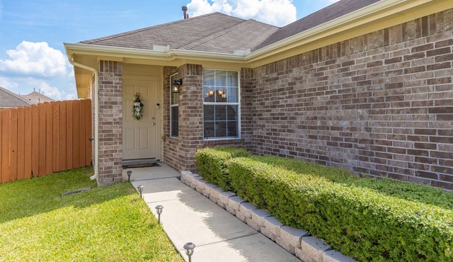 House Near IAH Airport - 3BD, 2Bath w/Parking