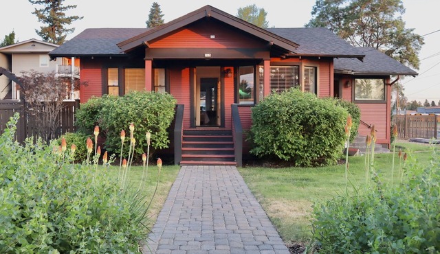 House near Old Mill District and Box Factory with Hot Tub & Fire Pit.