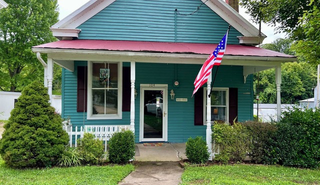 House near Osage River Ideal for Group Getaways & Special Events, Sleeps up to 8