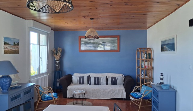 HOUSE NEAR ROSAIRES BEACH